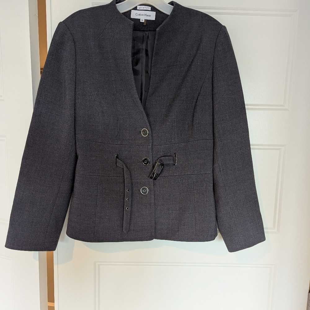 Blazer - Picture 2 of 3